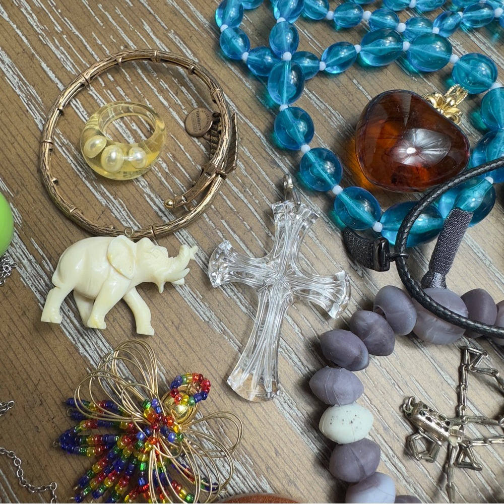 Jewelry Lot - Picture 14 of 16